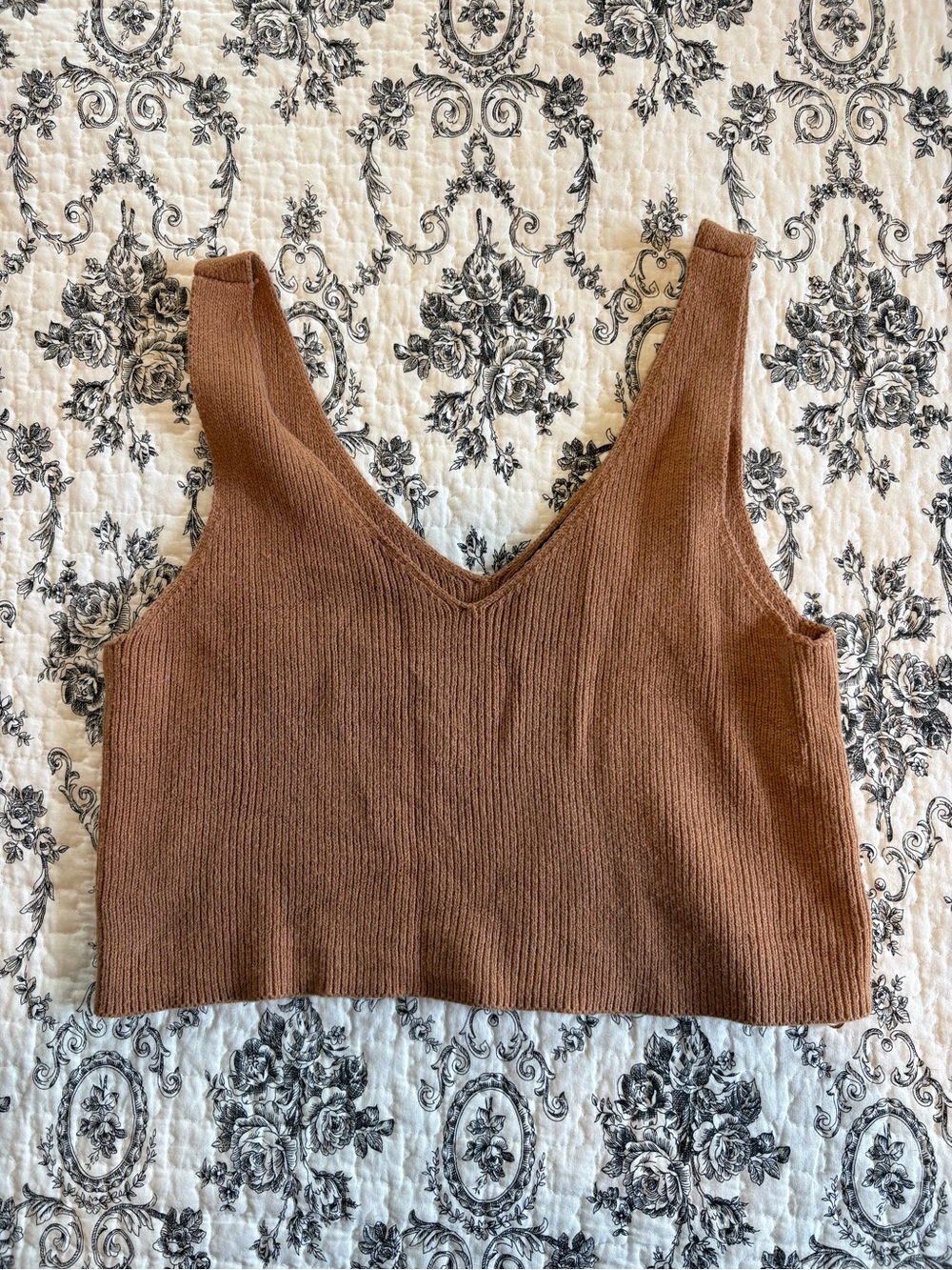 Women's V-Neck Ribbed Knit Crop Top